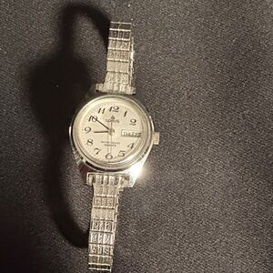 Vintage Lorus Silver Watch with Metal Band